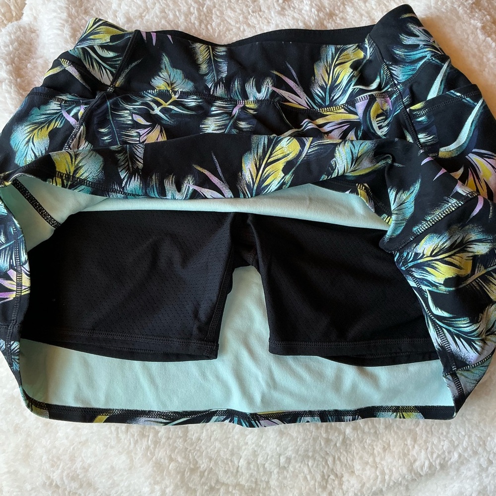 Skechers Black Tropical Print golf skirt - Picture 3 of 3